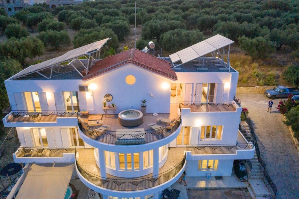 White House Chersonisos With Private Swimming Pool