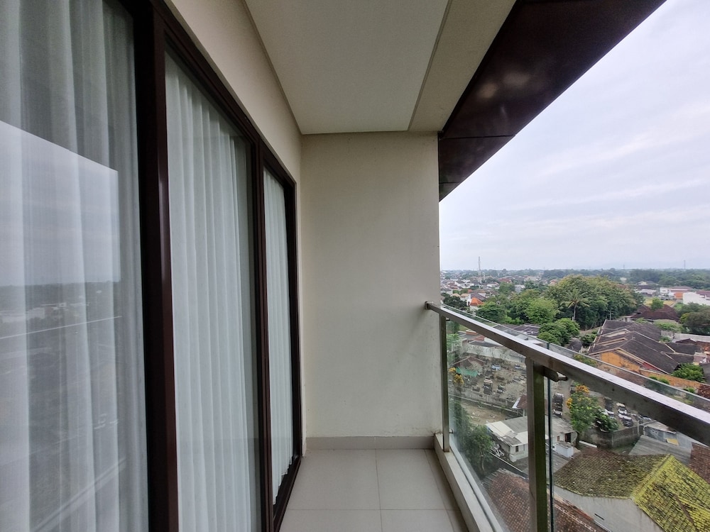 Simply Look 1Br Apartment Patraland Amarta