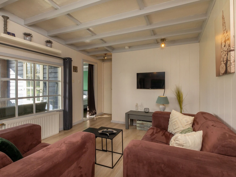 Romantic Holiday Home With Garden view 4