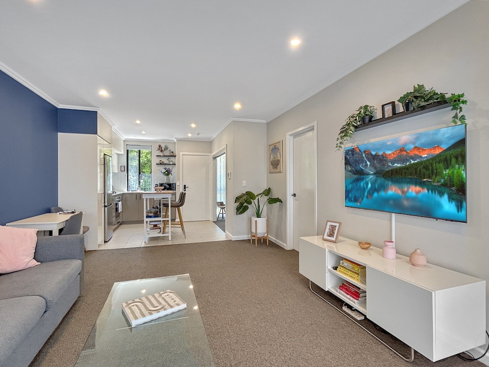 Peaceful 1-bed Unit in Leafy Yokine
