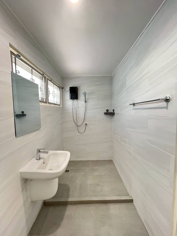 5 Beds 452sqm With Private Garden Pet-friendly Cctv Quiet and Homey