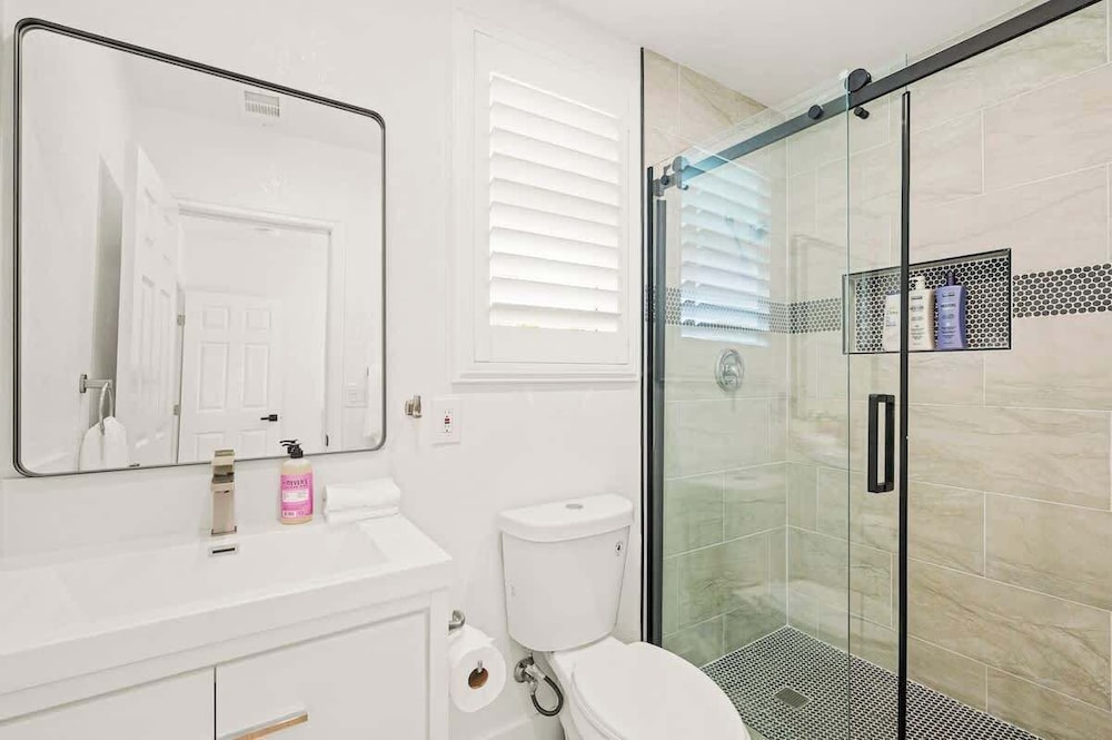 Cozy Retreat Near Downtown Perfect for Families
