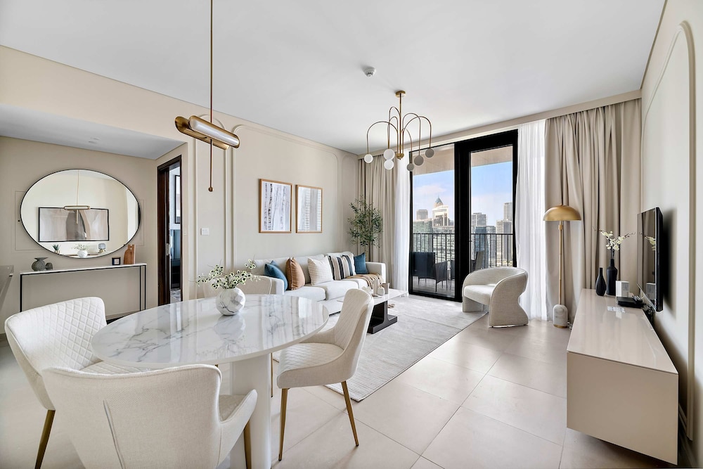 Silkhaus Premium Tower in Downtown Gym Pool
