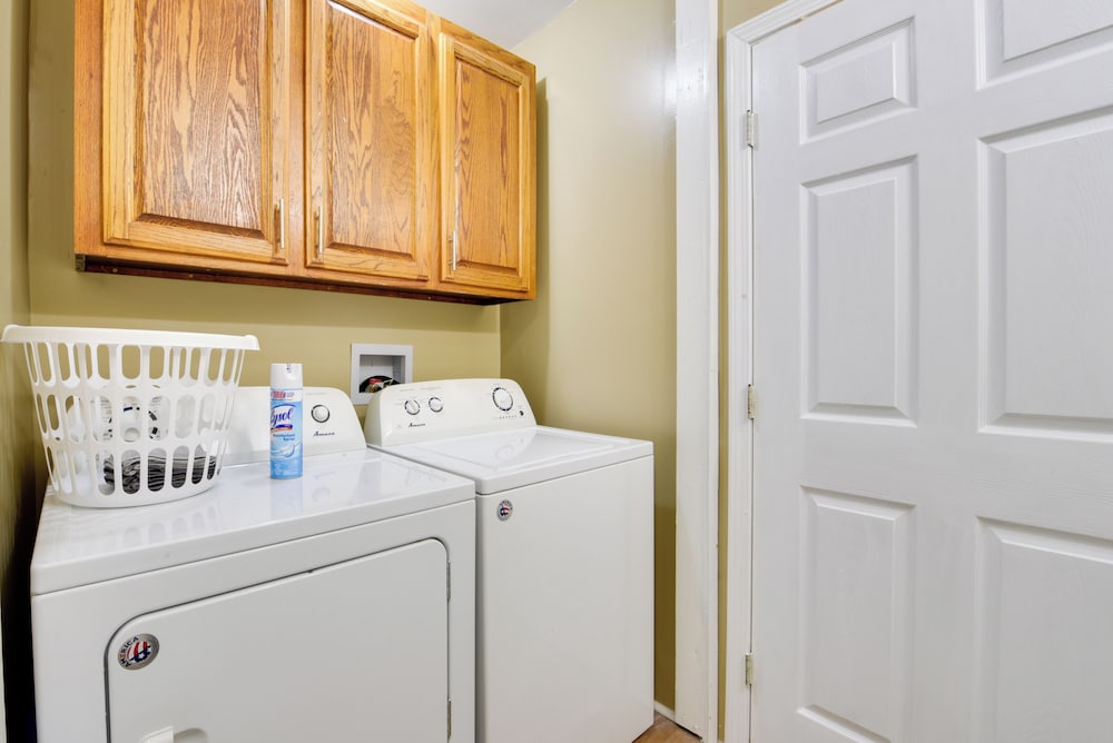 Walking Distance to Casino: Home in Westlake!