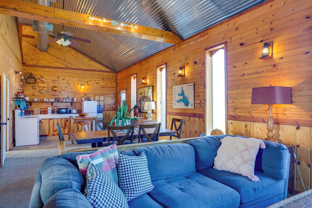 Indoor Pool & Boat Ramp: Lake Tawakoni Group Gem