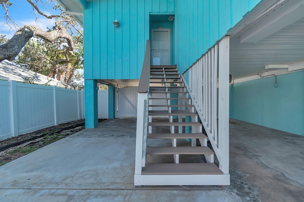 Bates Avenue House
