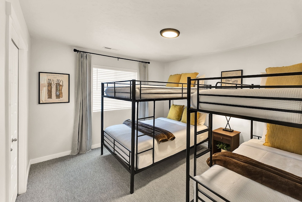 Spa Nights Game Room Fun Luxe 5BR Sleeps 17