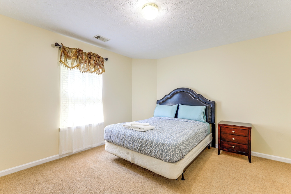 Pet-friendly Home w/ Pool Access in Snellville!