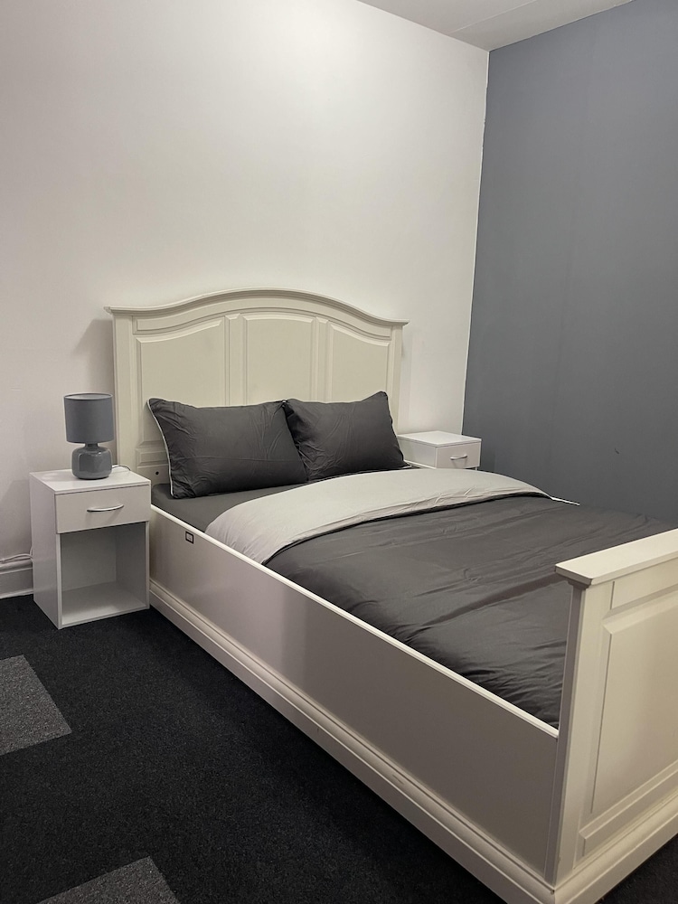 Stunning 1-bed Apartment in Leicester view 4