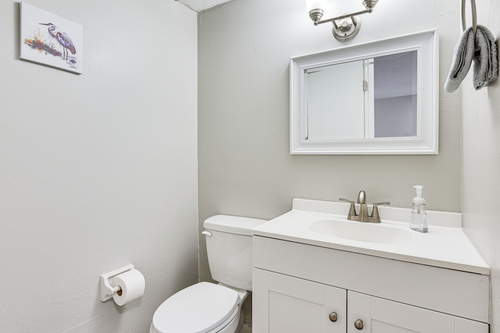 2 Mi to Garniers Beach Park: Pet-friendly FWB Home