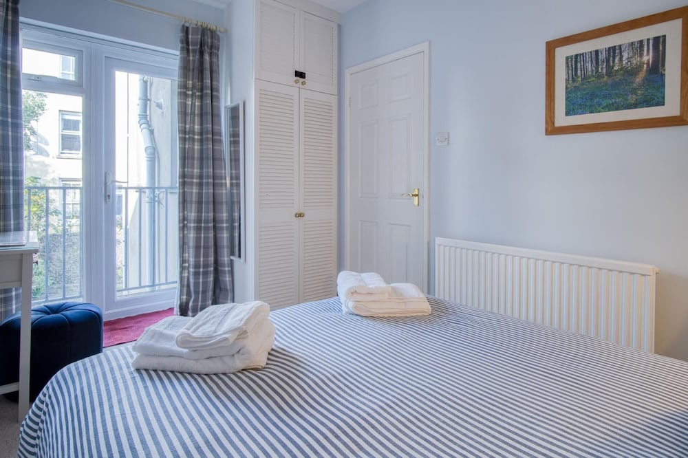 Beachcomber Seaside Apartment - 2 Bedroom - Tenby