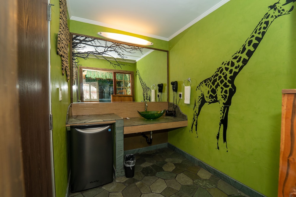 Royala Inn - Property Image 4