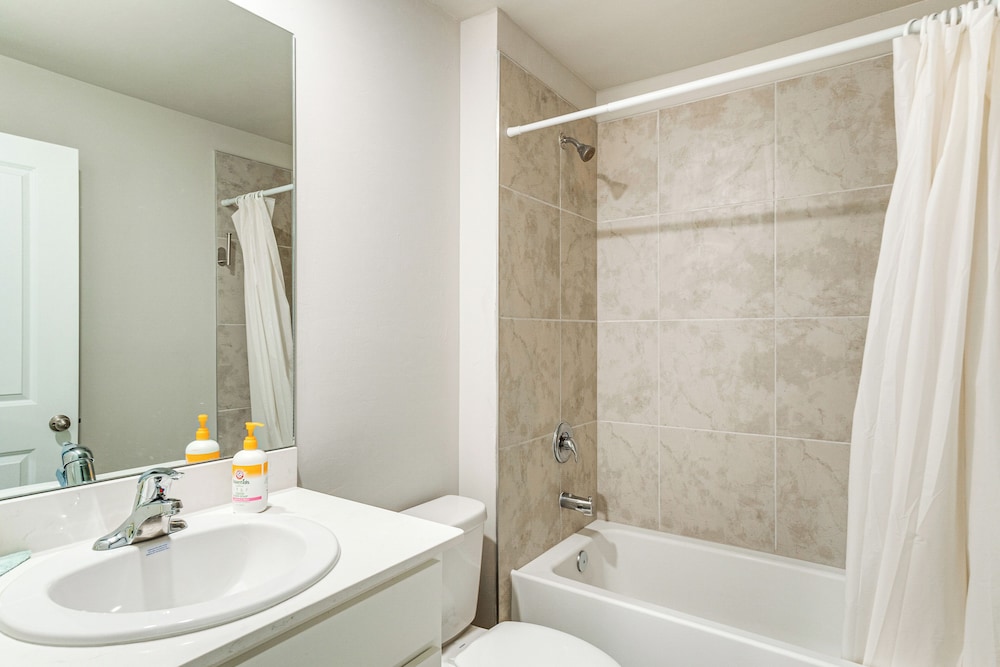 3 Mi to Port Charlotte Beach Park: Home w/ Patio!