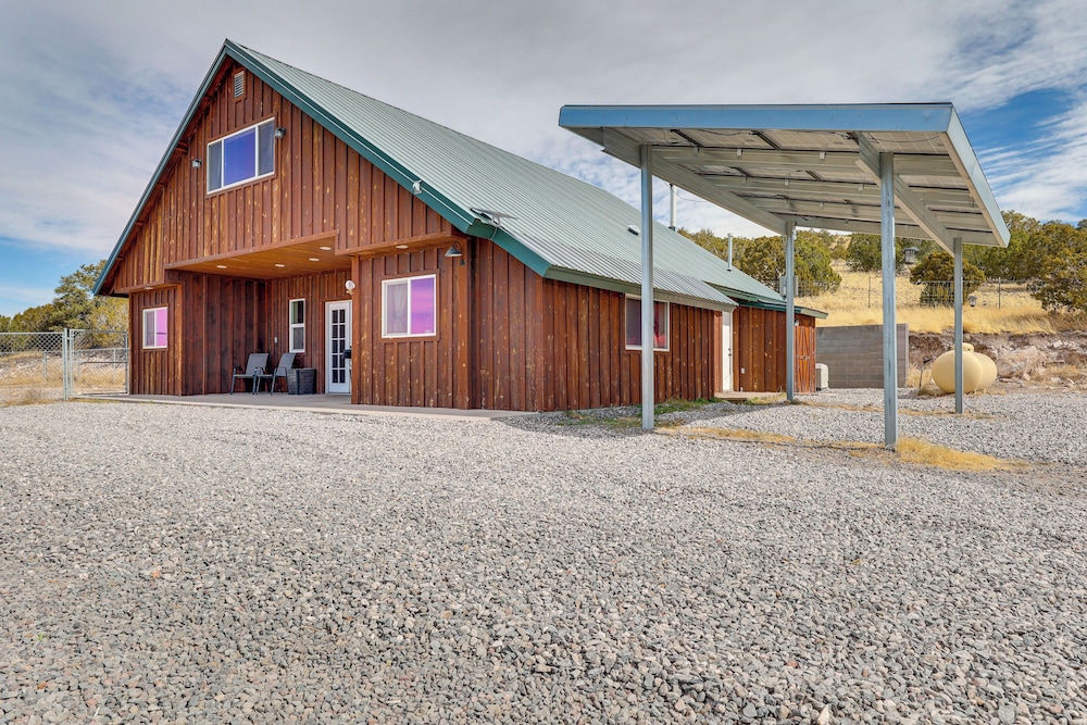 3 Mi to Trails: Secluded Eagar Cabin w/ Mtn Views!