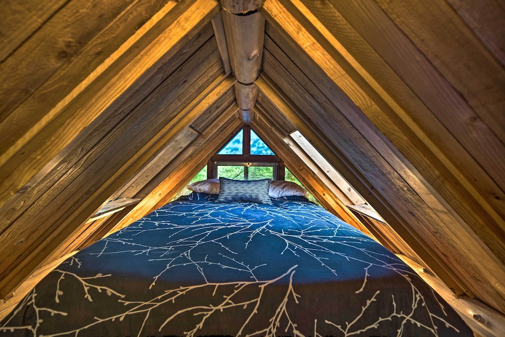 Three Enchanting Riverfront Cabins: Hot Tub Access
