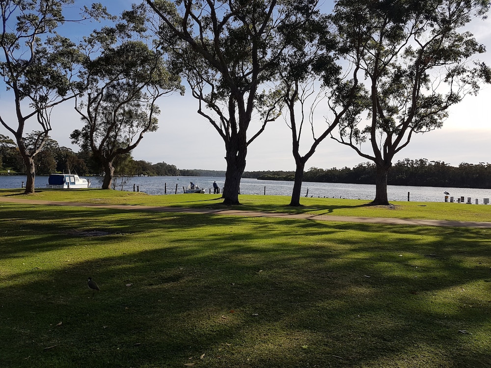 Bentley Waterfront Motel & Cottages