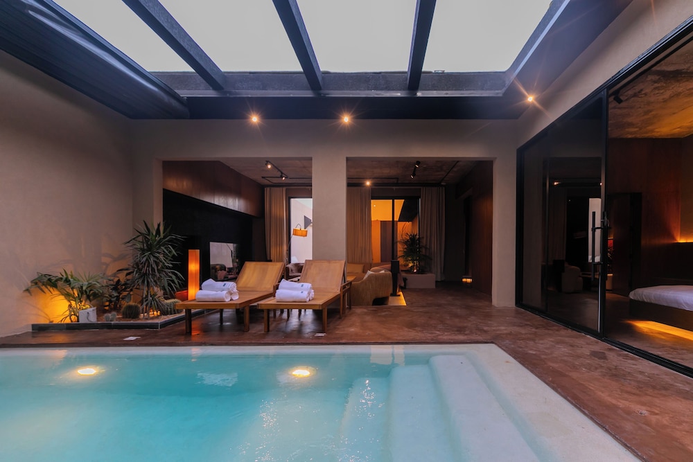 Portal Chalets With Private Pool-Al Arid