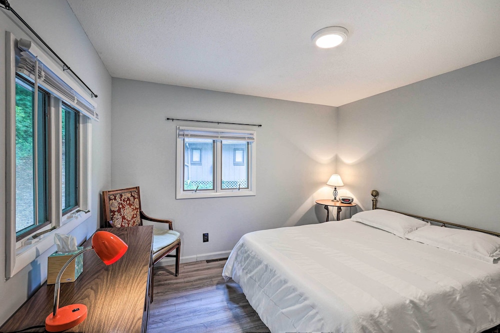 Peaceful Roan Mountain Escape: On-site Creek! view 3