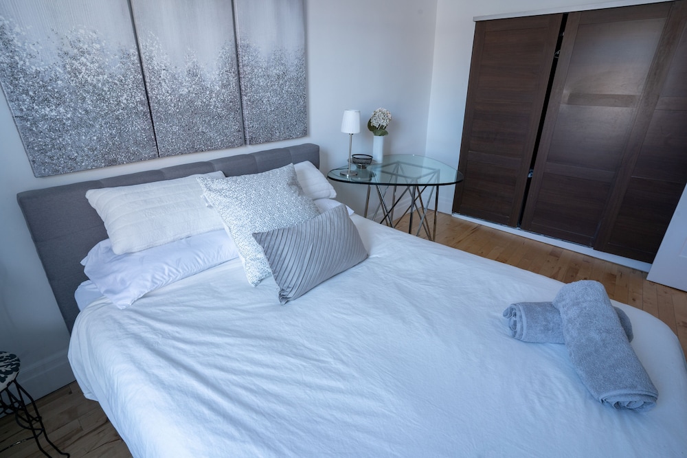 SUPERB 1 Bed Apt. Steps Away From Metro - Image 2