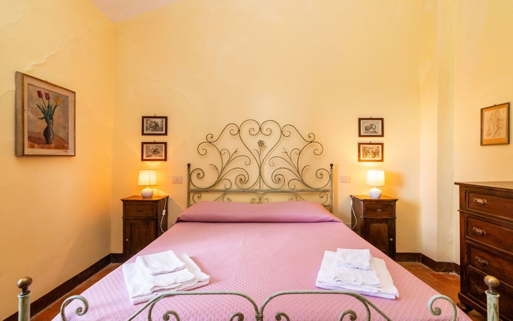 Farmhouse With Exclusive View Between Umbria and Tuscany La Godiola-albizia