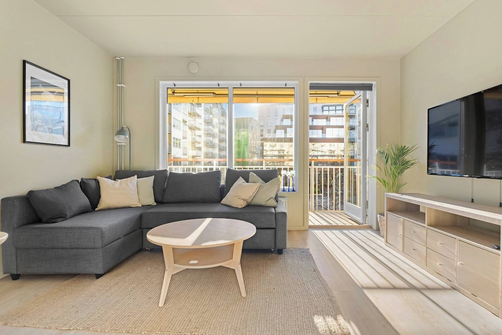 Charming Oslo Apartment With Balcony & Rooftop Access