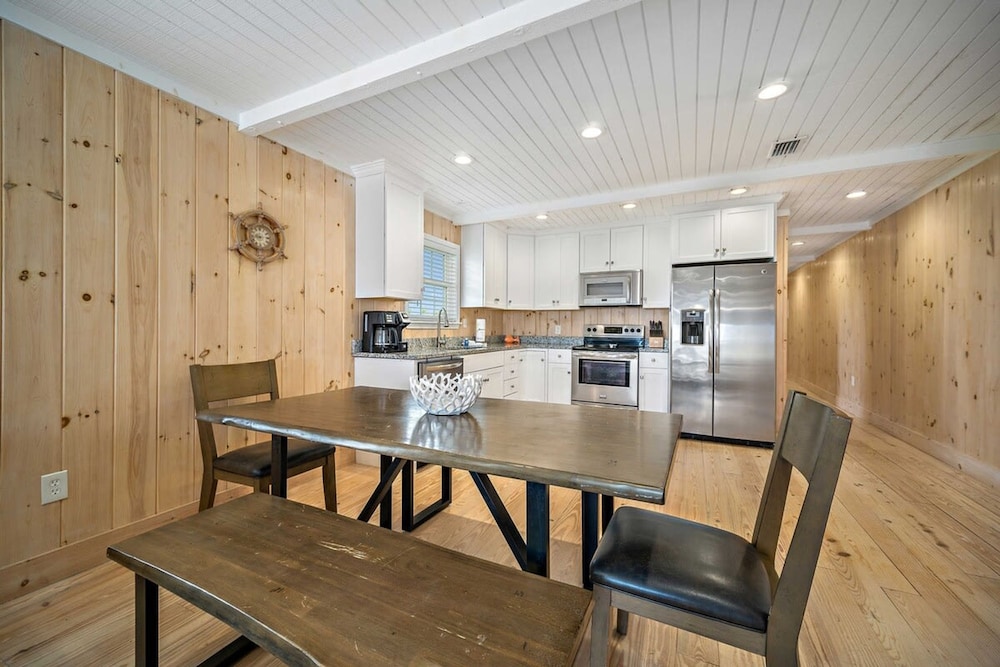 Don t Worry Beach Happy 6 BR 4 BA Sleeps 20