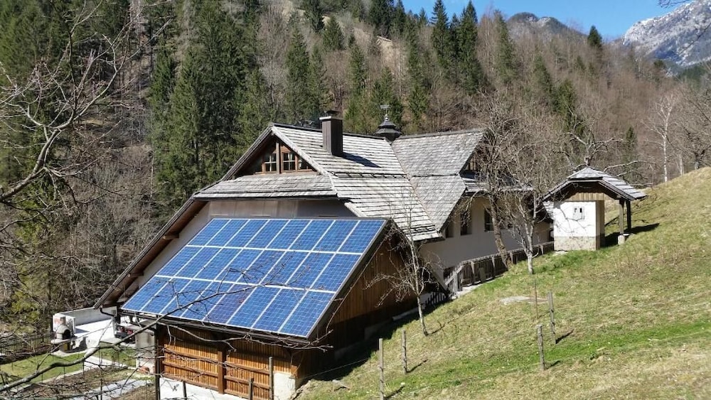 Apartmaji Pod macesnovo streho