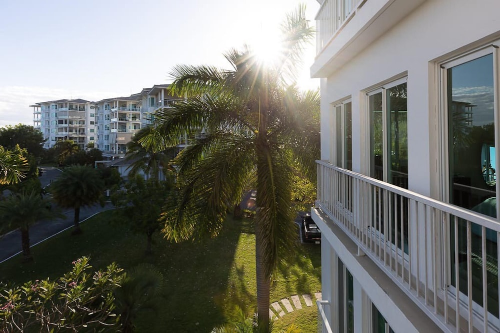 The Beach-front Condo by Acomodo Long Stay Only