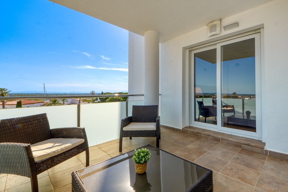 Apartment in Roses Near Santa Margarita Beach