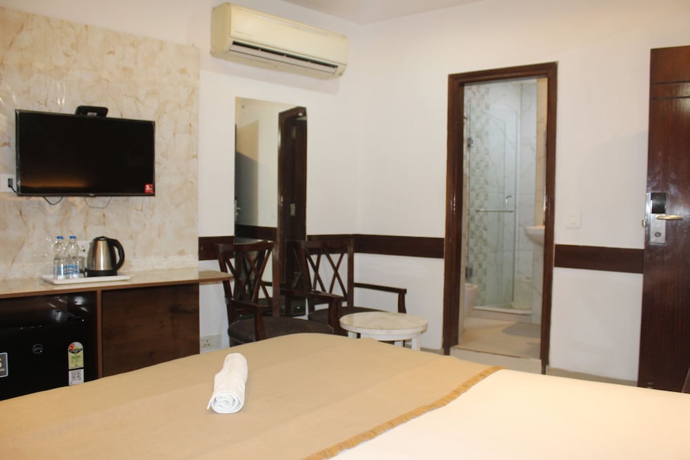 Flourish Inn Saket opposite Max Hospital