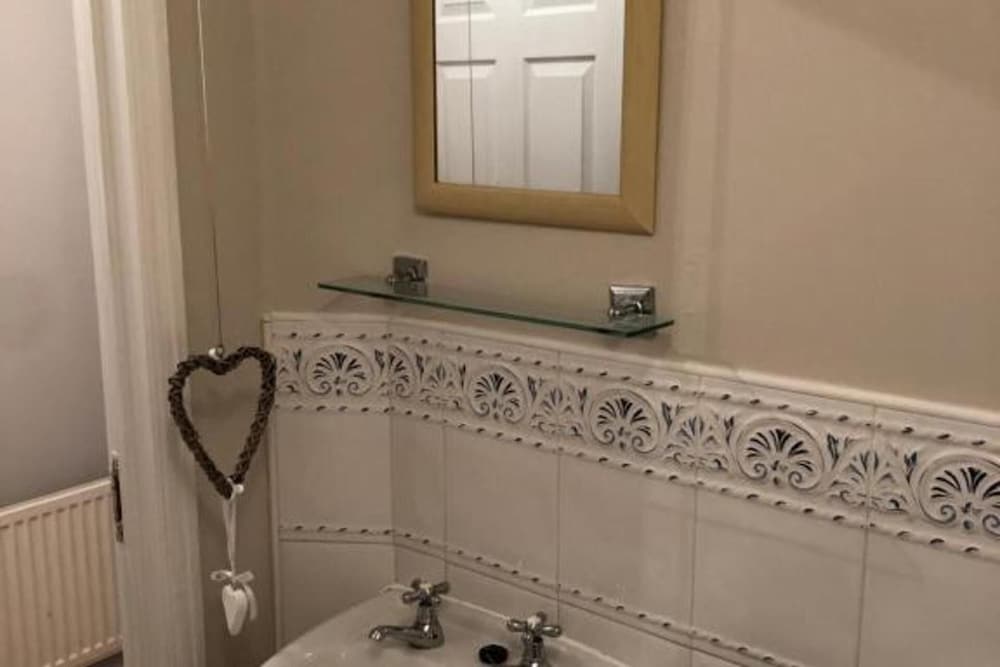 2 Bed-sleeps 3-parking-town Centre