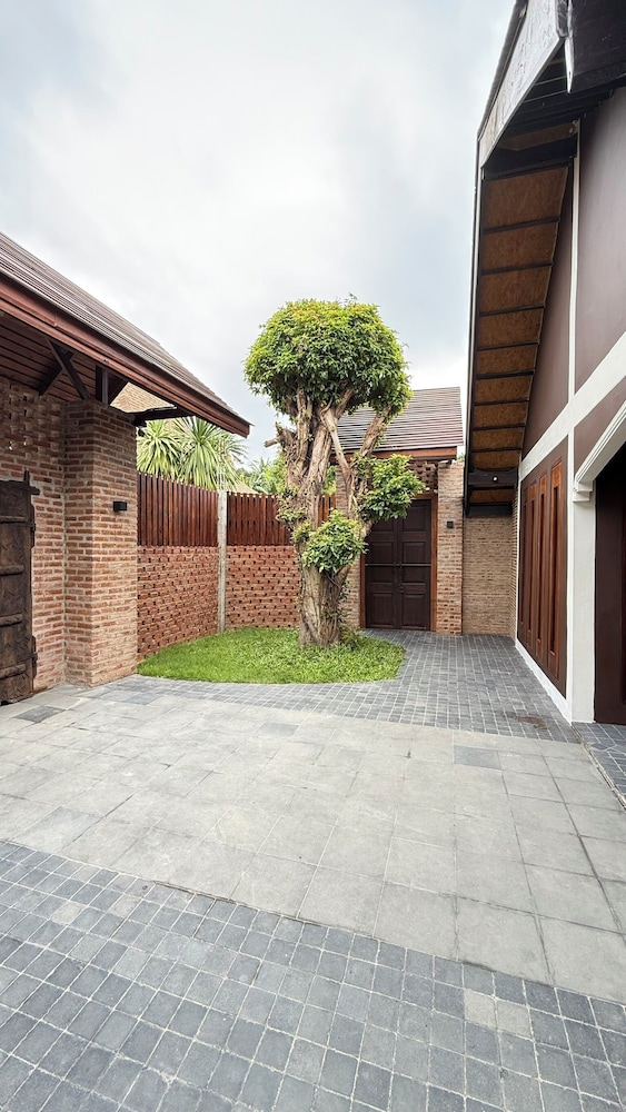 Kawarin Kanpuri Villas