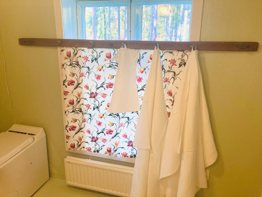 5 bed Country Home Only 2 hrs North of Stockholm view 3