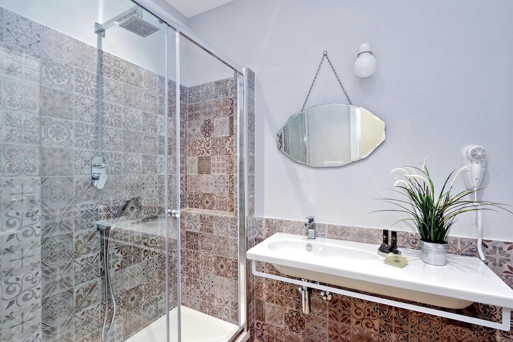 Rm-h501-pale6h3 Monti Apartments - M12