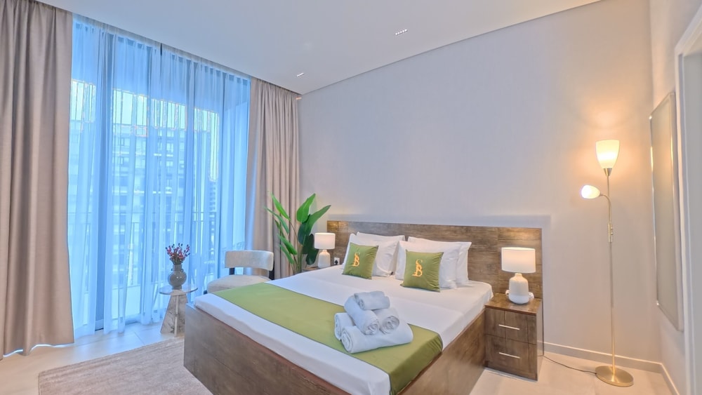 Beverly Boulevard By HMB HOMES
