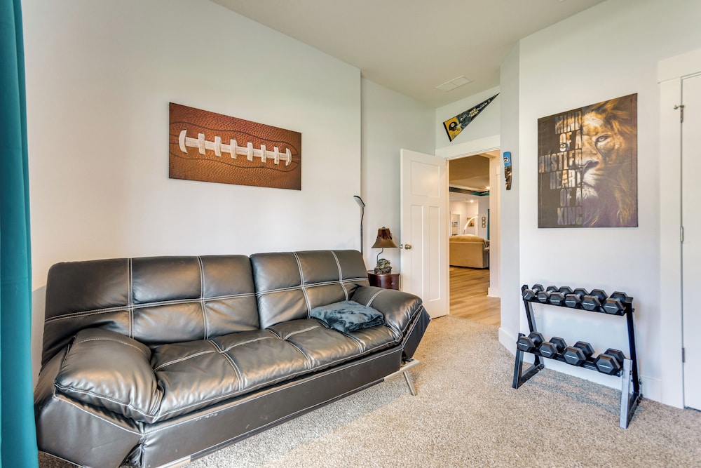 Pet-friendly Pensacola Home w/ Fenced Backyard
