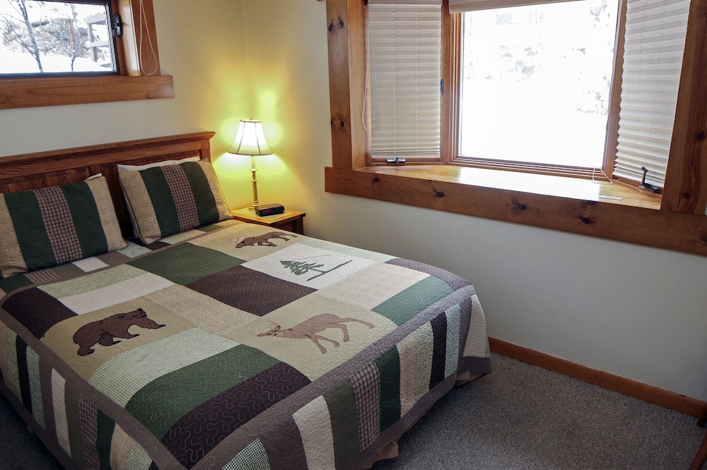 Sunnyside Knoll: 8 1 Bedroom Cabin - Property Image 2