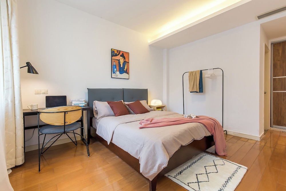 Book and Bed-People's Square