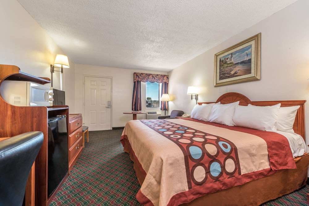 Super 8 by Wyndham Eastland view 5