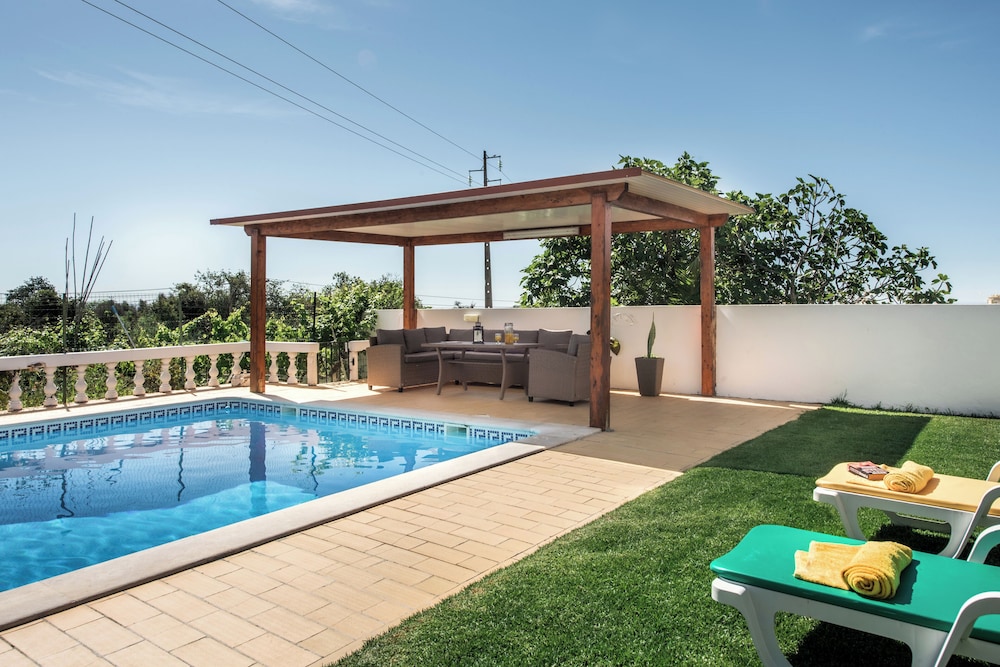 Villa V3 With Private Pool and air Conditioning and Free Wifi Internet view 2