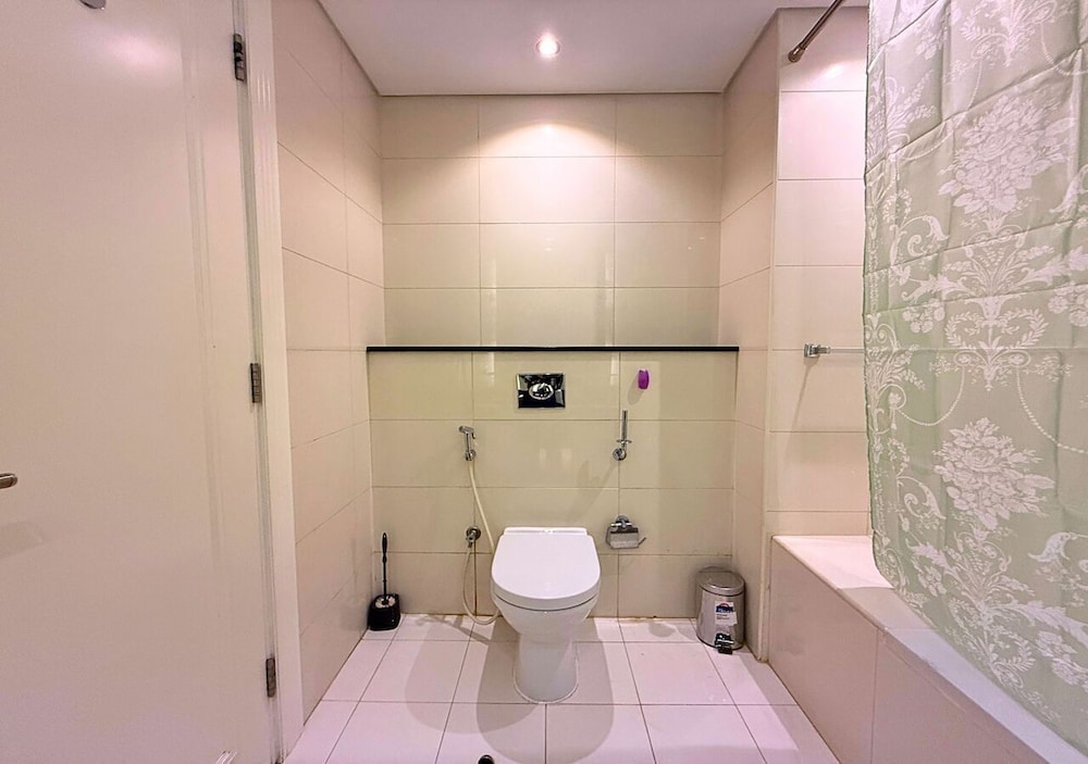 Capital Bay Comfort Studio city view