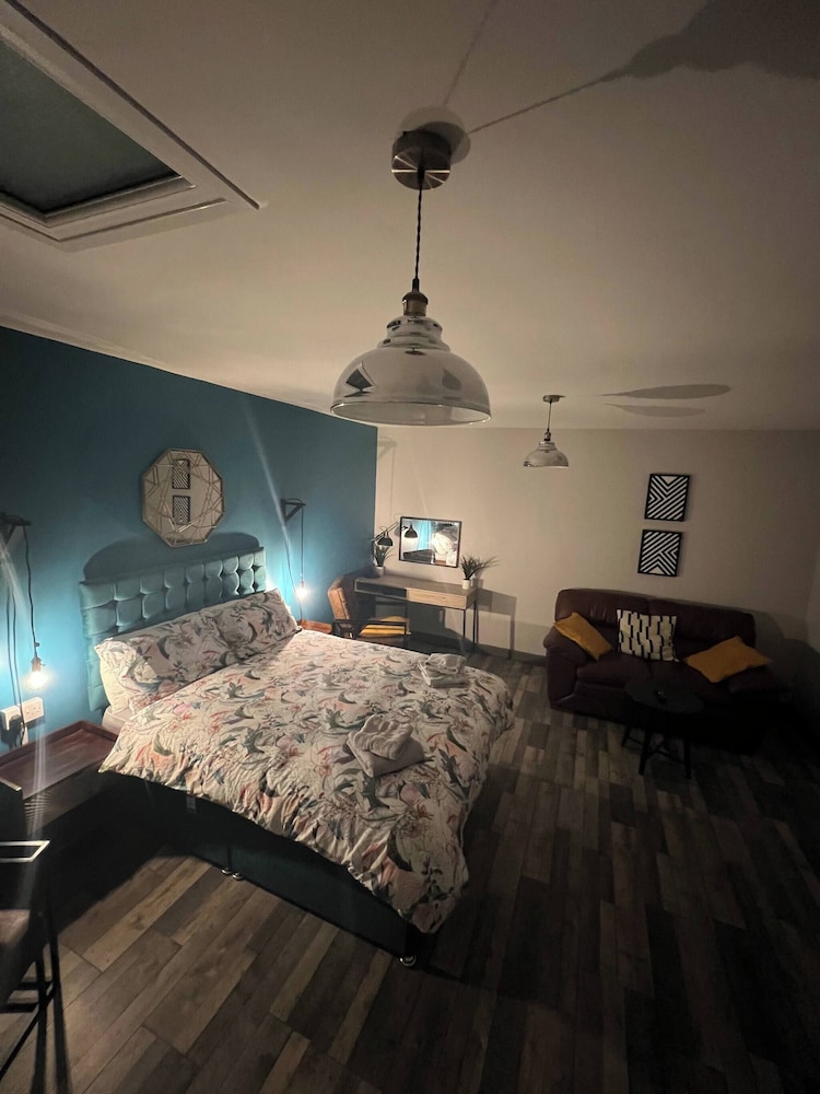 Pine Studio Apartment- Your Own Quiet Space!