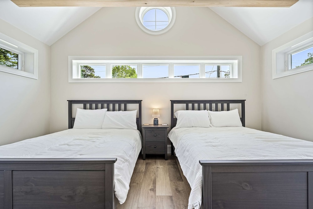 Bourne By The Beach Beautiful Home for 6 Near Shops and the Shore