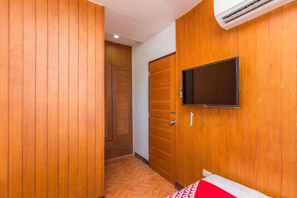 OYO 423 Baan Lucky Guesthouse