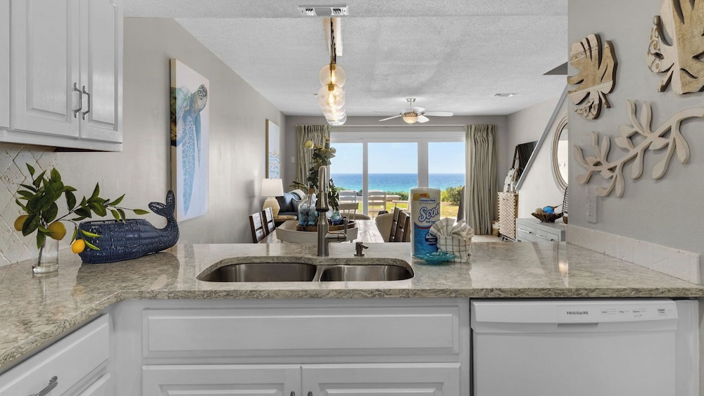 2BR Beachfront Townhome w/ Beach Service + Free Attraction Tickets!