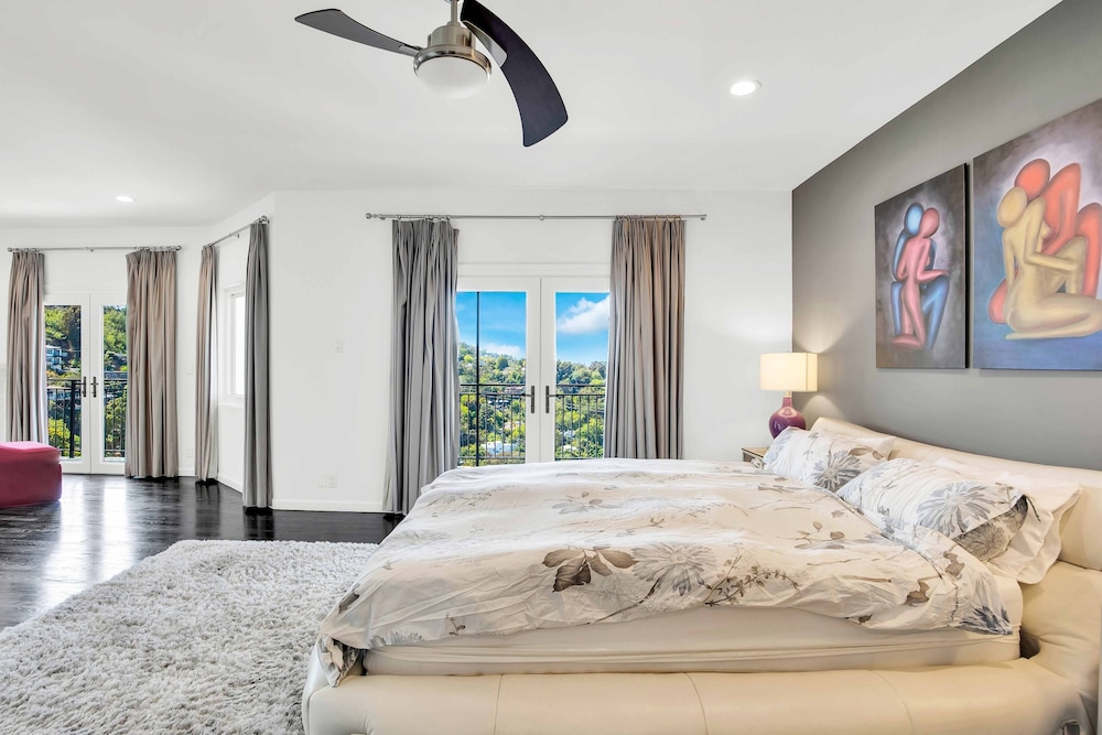 Pacific View by Avantstay Original Artist's Home