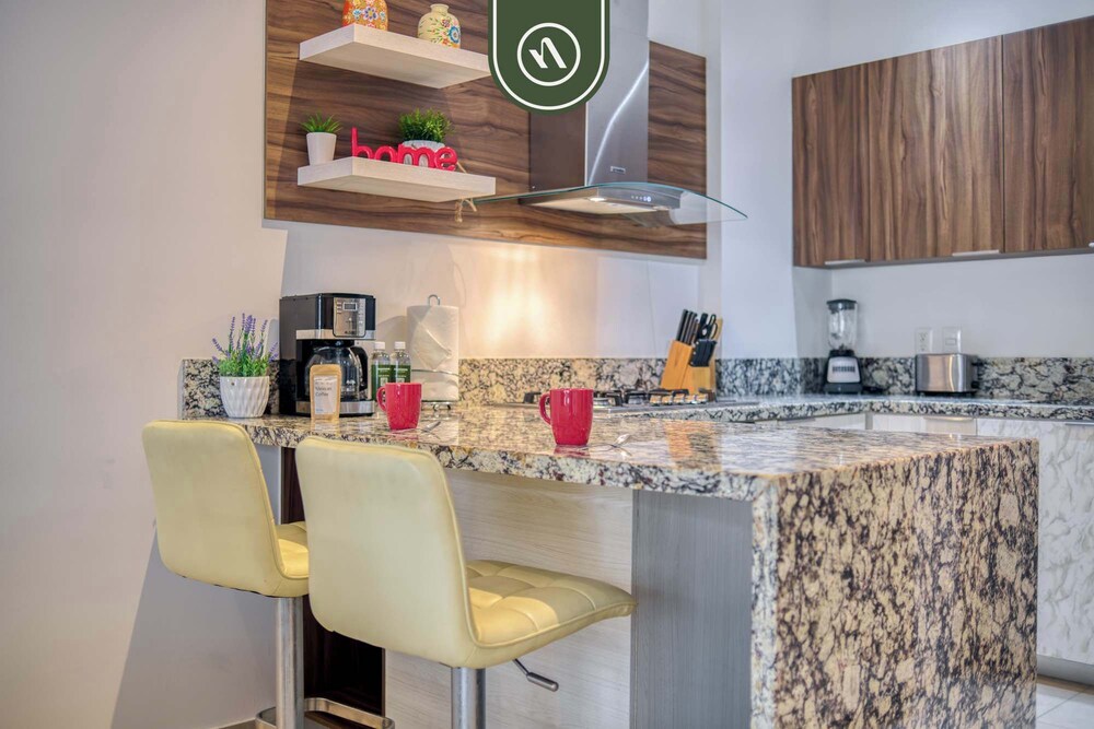 Amazing 1 BR Condo - Zona Romantica - Rooftop Pool