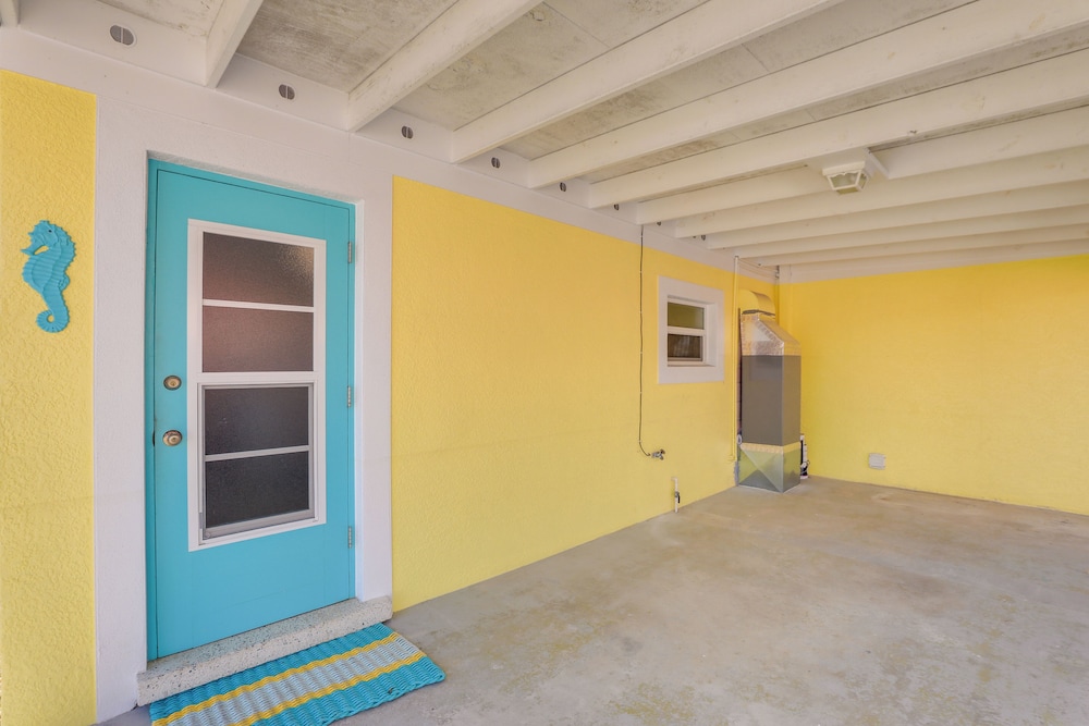Walk to Beach: Pet-friendly Oasis on Manasota Key!