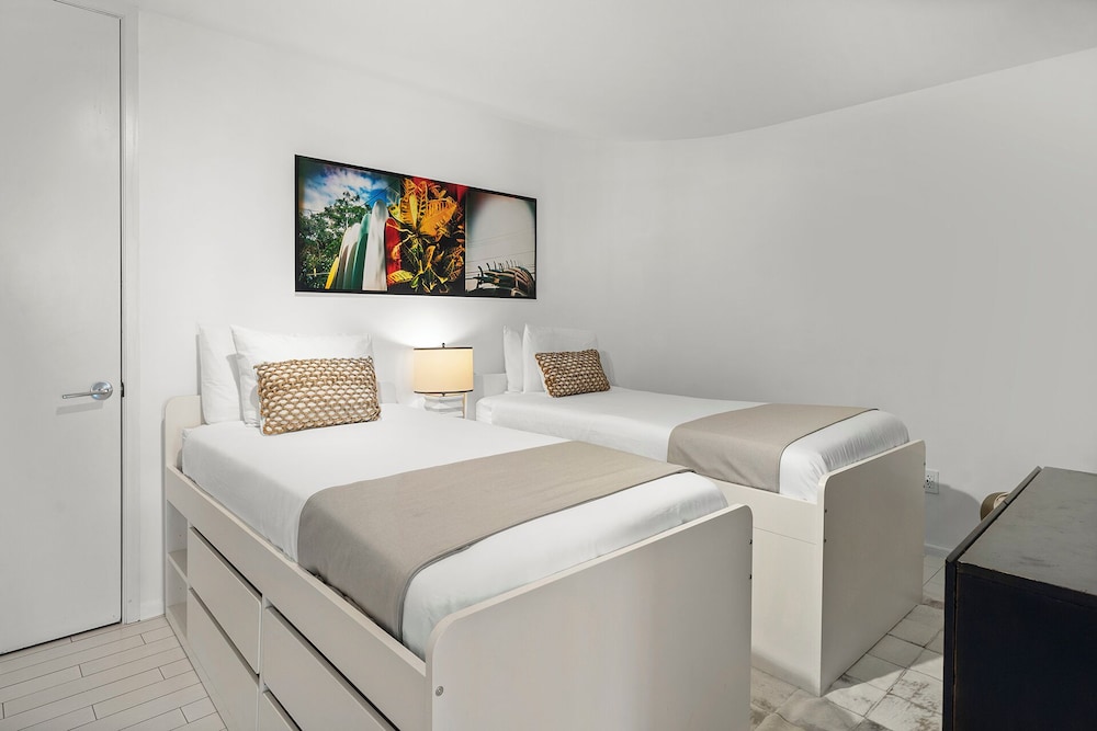 Luxury Vacation Rentals in South Beach by LRMB