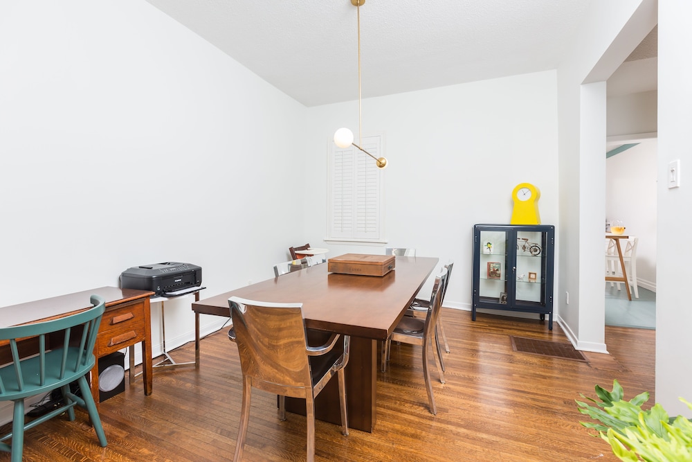 Applewood Suites - Queen West
